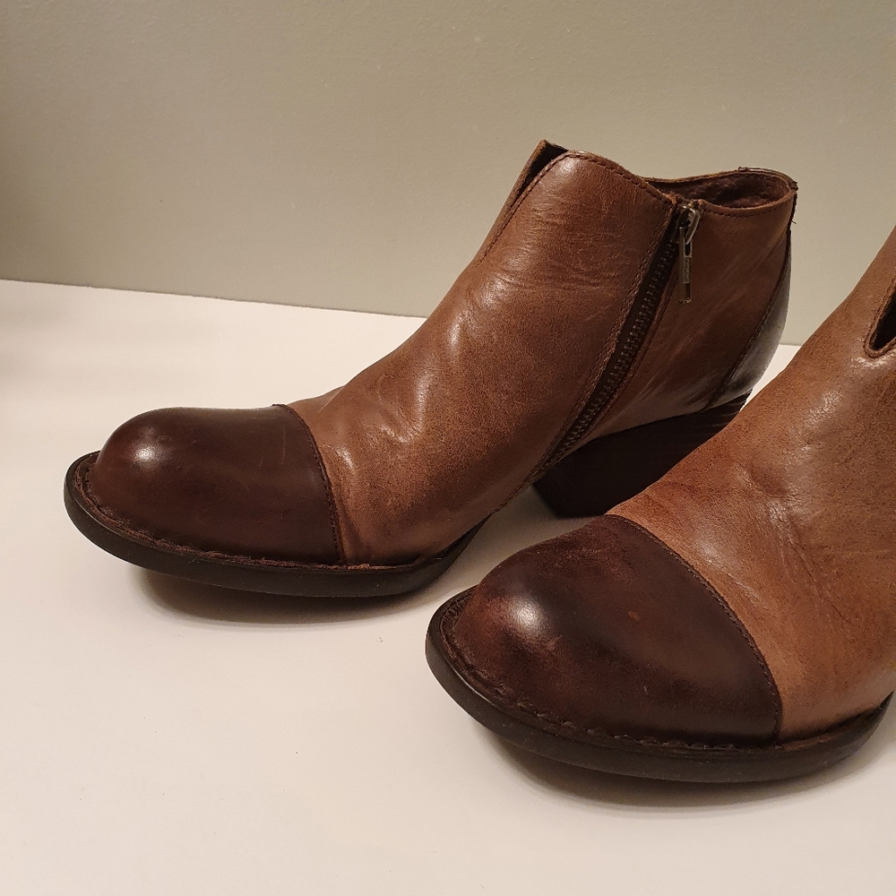 Born leather booties , size 9.5, two shades of brown - Picture 7 of 7